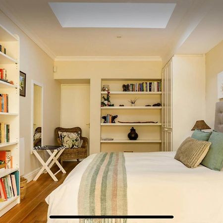 Guest Suite - Leafy Constantia Guest House ケープタウン エクステリア 写真
