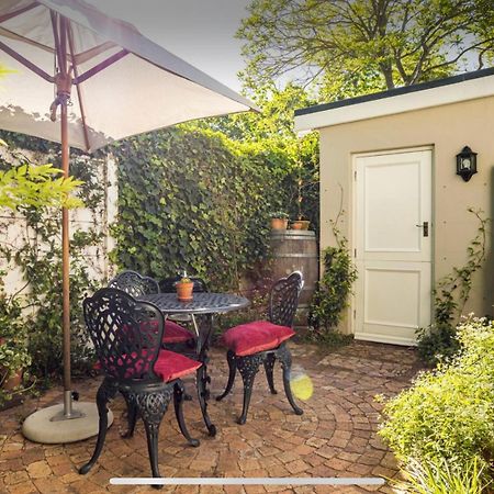 Guest Suite - Leafy Constantia Guest House ケープタウン エクステリア 写真