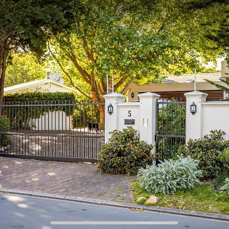 Guest Suite - Leafy Constantia Guest House ケープタウン エクステリア 写真