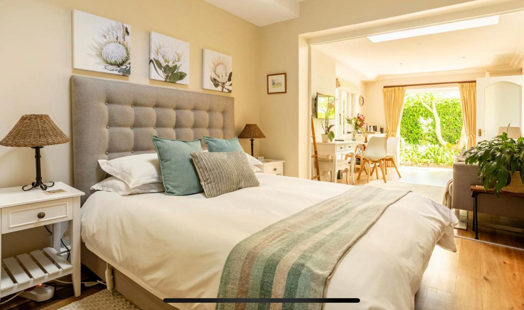 Guest Suite - Leafy Constantia Guest House ケープタウン エクステリア 写真