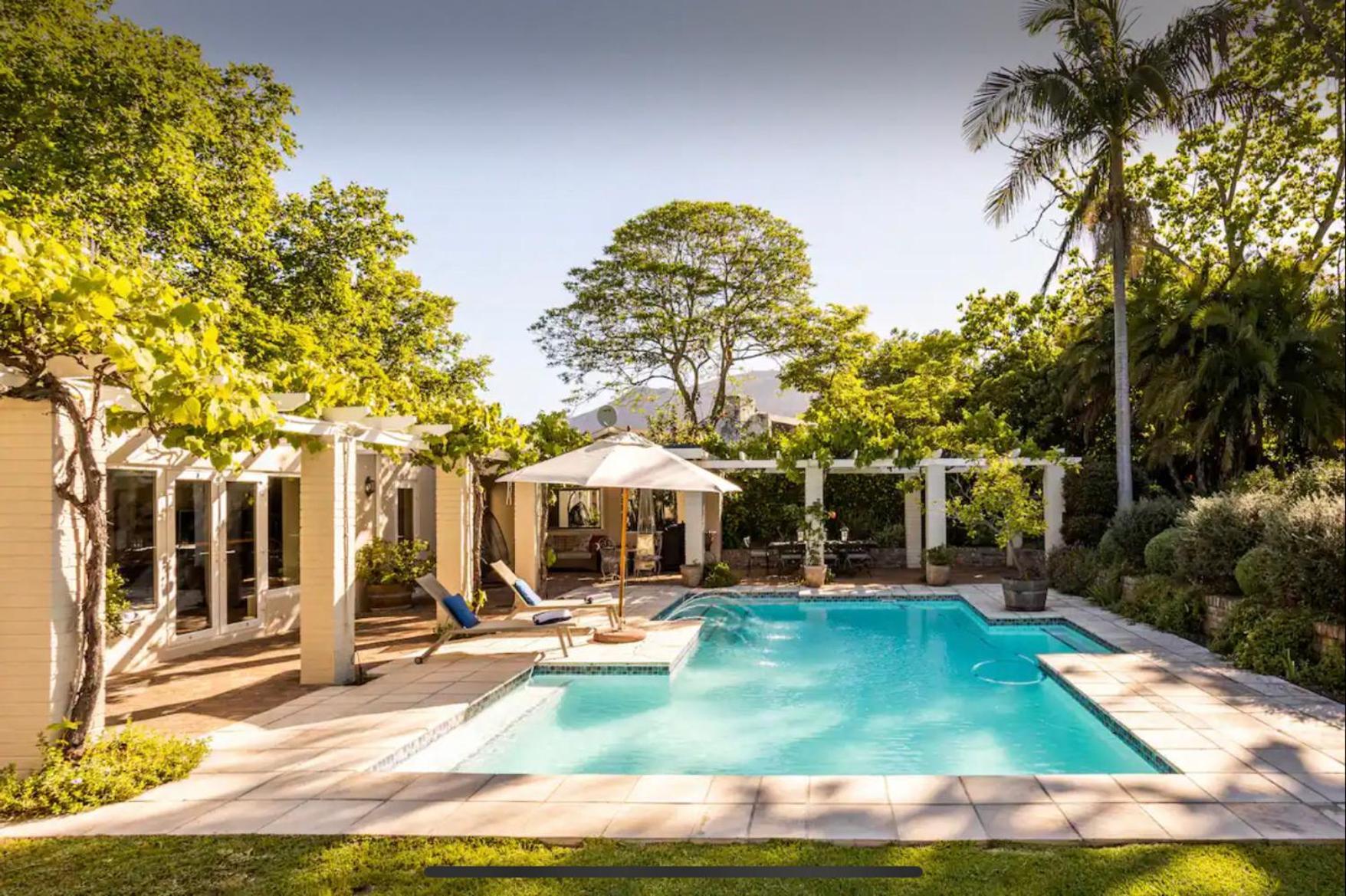 Guest Suite - Leafy Constantia Guest House ケープタウン エクステリア 写真
