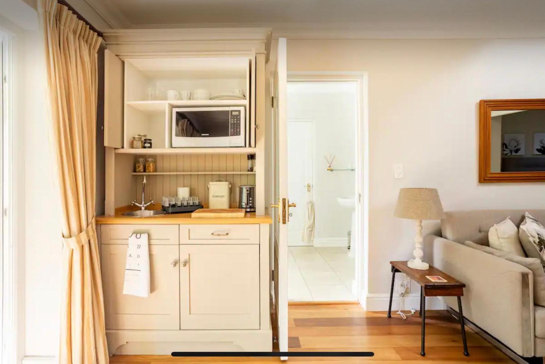 Guest Suite - Leafy Constantia Guest House ケープタウン エクステリア 写真