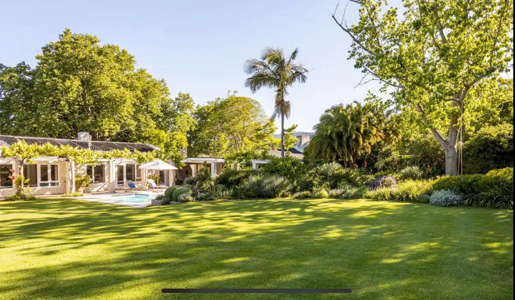 Guest Suite - Leafy Constantia Guest House ケープタウン エクステリア 写真